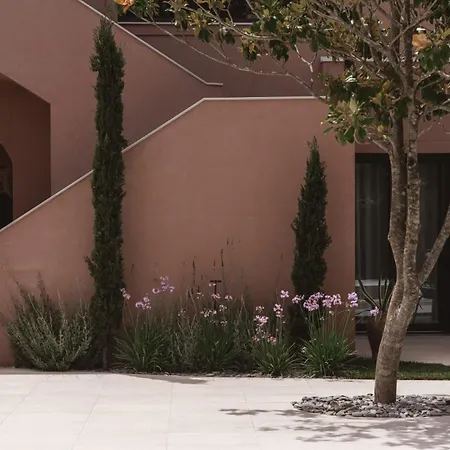 فيلة Kokkinochoma Slow Living *