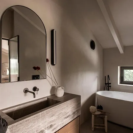 فيلة Kokkinochoma Slow Living *